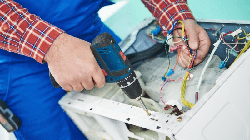 İstanbul Ariston Ariston çamaşır makinesi kart tamiri – Su almama arızası orijinal parça ile giderildi. - Teknik servis örneği